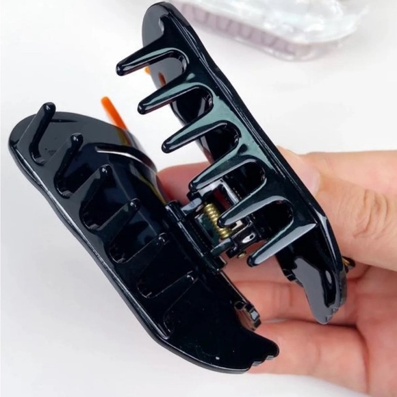 2/$30🌵 Black Swan Claw Clip Hair Accessory Acrylic Hair Clip Bird Gift NEW - Picture 11 of 12